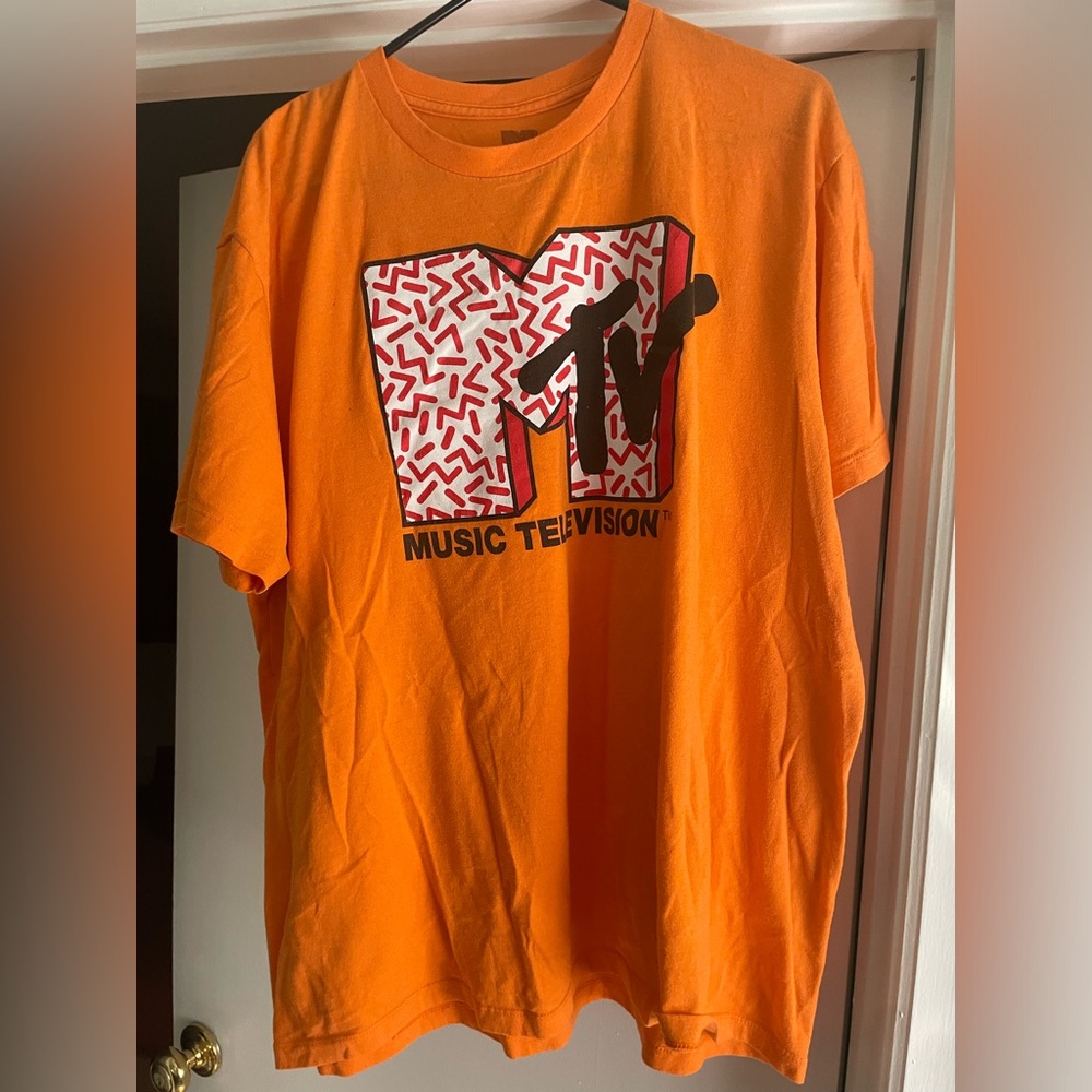 Retro MTV shirt